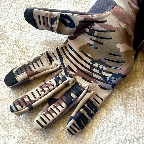 Brand New Under Armour Men’s Early Season Liner Camo Hunting Touchscreen Gloves - Picture 6 of 15